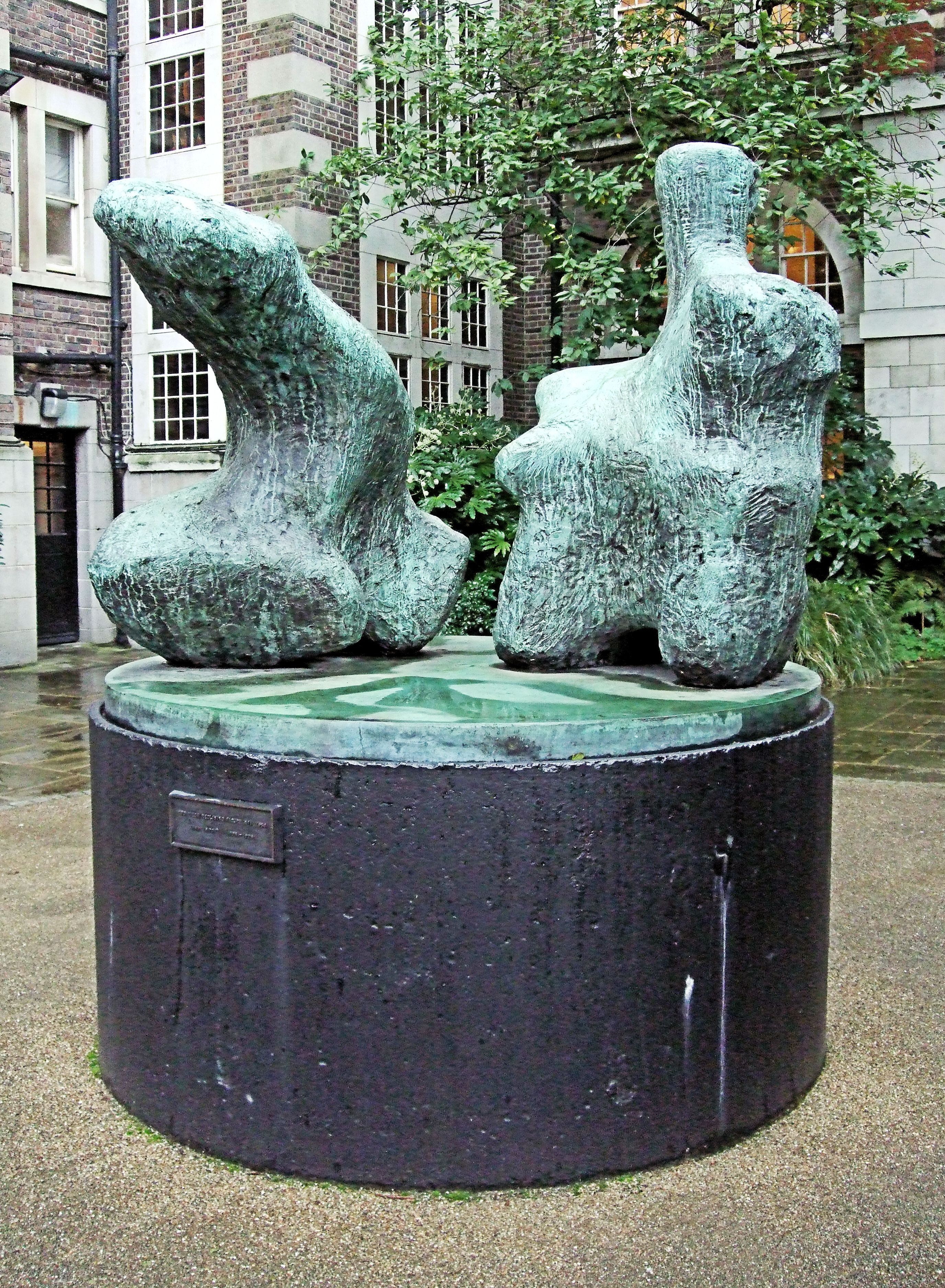 Henry Moore, Two Piece Reclining Figure No. 1, 1959 — bronze sculpture at Millbank, London